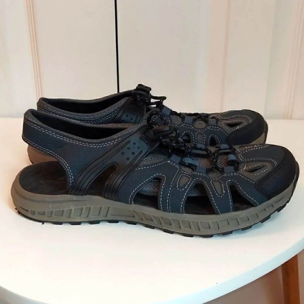 Ozark Trail Navy Blue Closed Toe Water Sandals 8